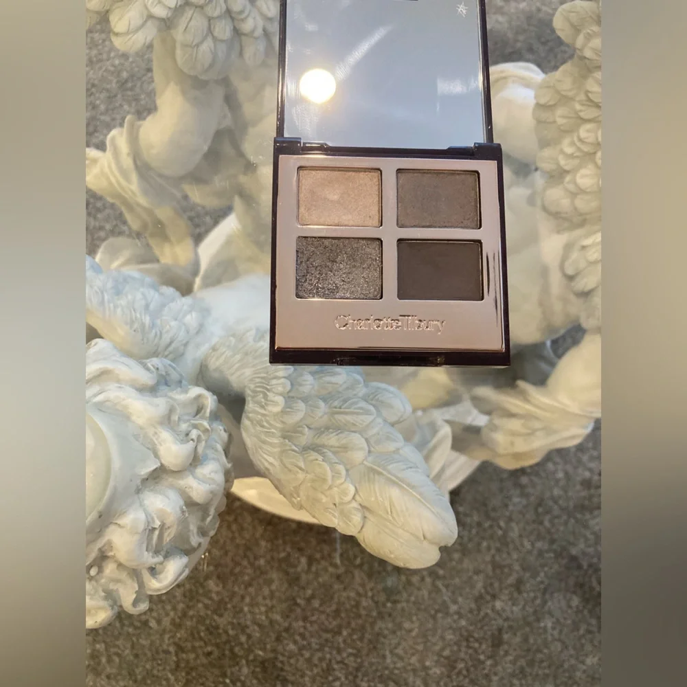 ⭐️ Charlotte Tilbury THE ROCK CHICK 
LUXURY PALETTE eyeshadow AUTHENTIC (M260) - Picture 8 of 8